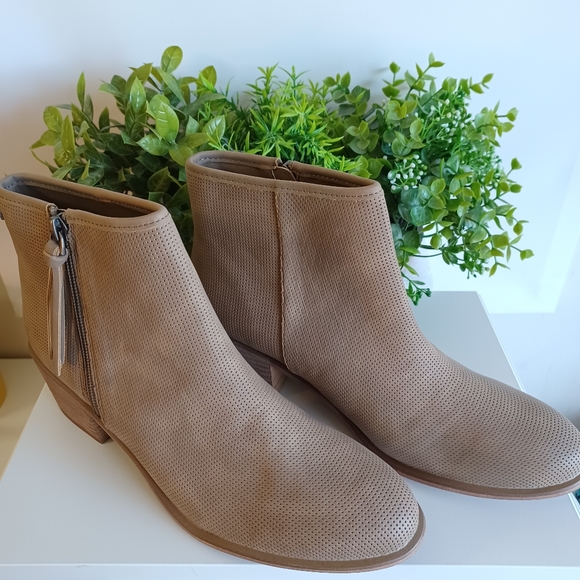 TREASURE & BOND Booties Taupe Faux Suede - Picture 7 of 12
